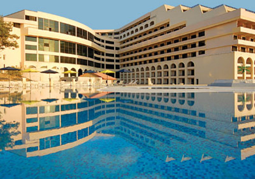 Grand Hotel Excelsior, Main