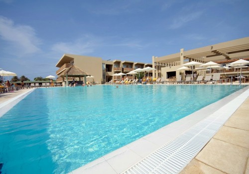 Oasis Salinas, Main.jpg