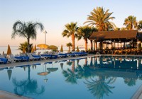 Palm Beach Hotel, Large Swimming Pool 1.jpg