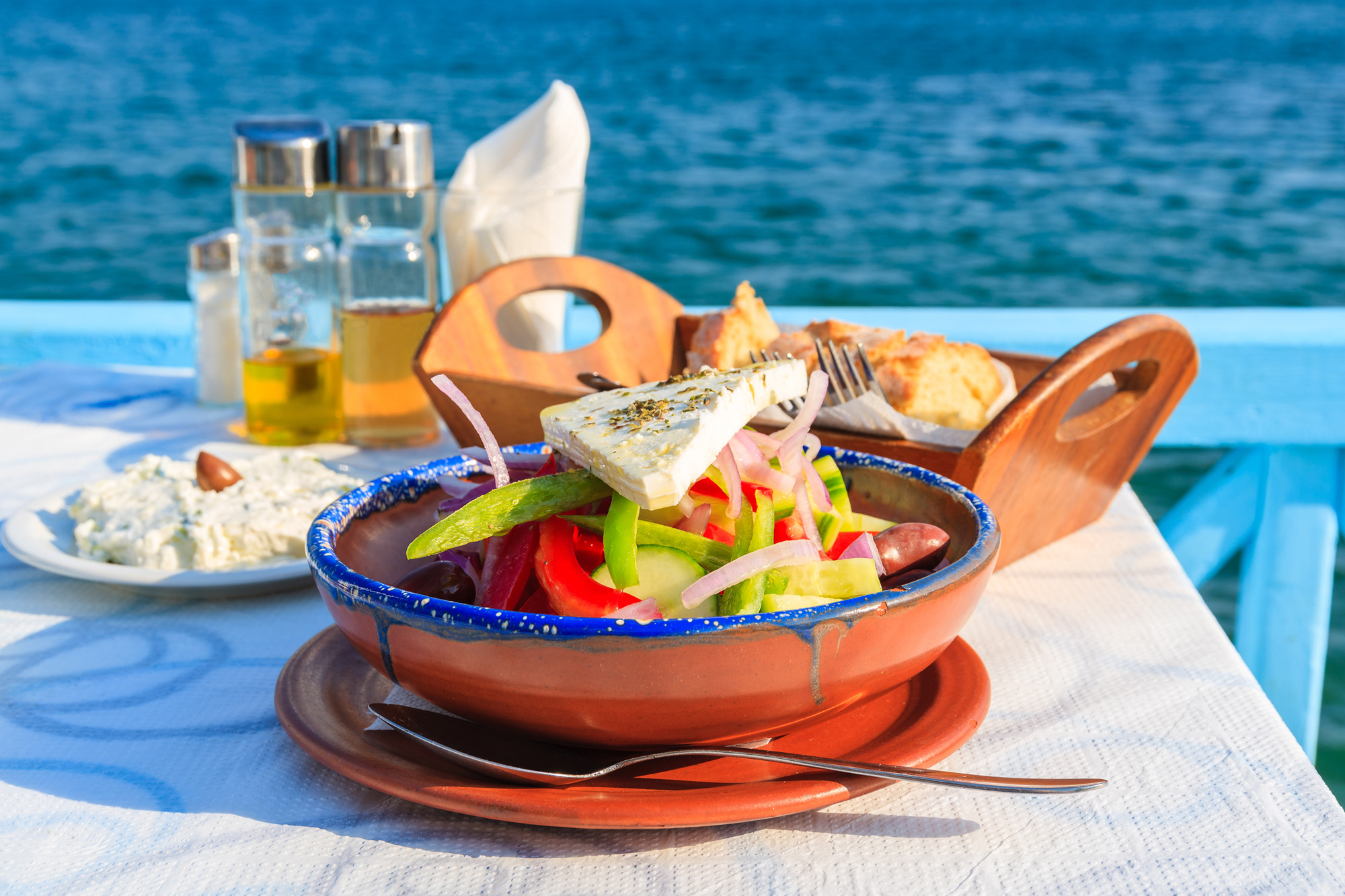 How to make a Greek salad worthy of any taverna?
