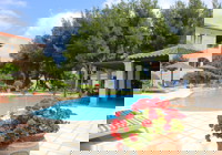 Country's Inn. Outdoor Pool 2