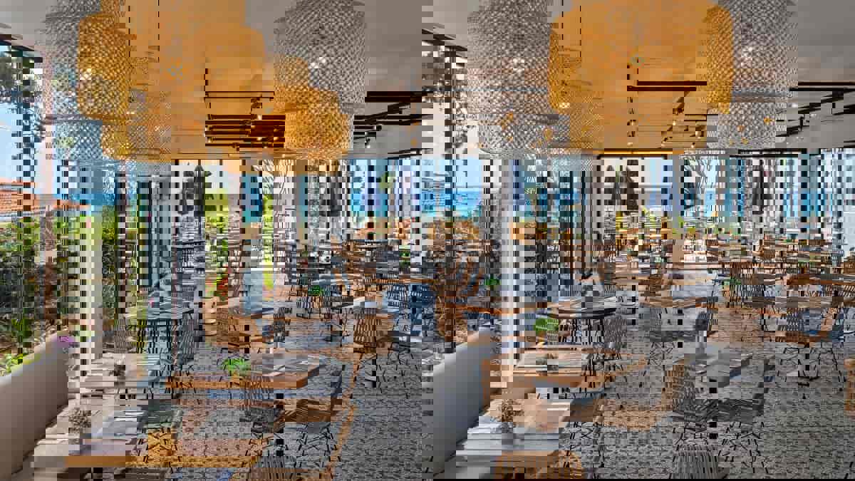 Leonardo Cypria Maris Blue Horizons Garden Restaurant
