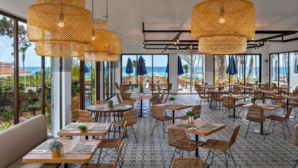 Leonardo Cypria Maris Blue Horizons Garden Restaurant