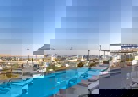 The Victoria. Outdoor Pool2