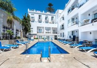 Pool in Toboso Apartamentos