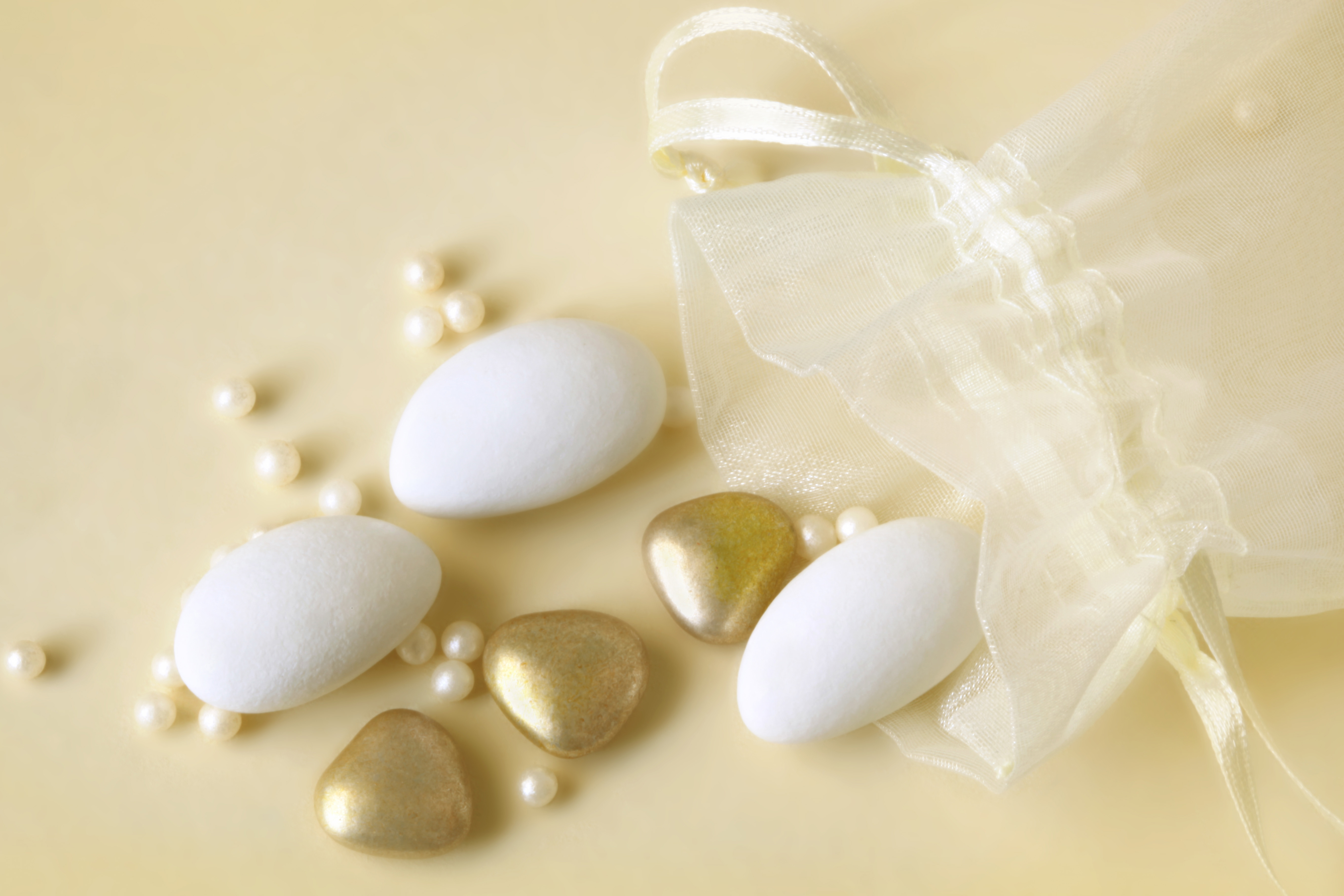 Koufeta, sugar covered almonds